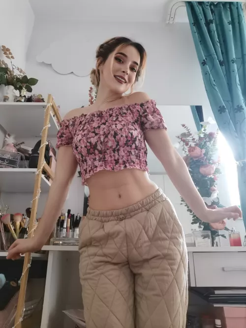 You have to admit, this top looks super cute on me by miremi137