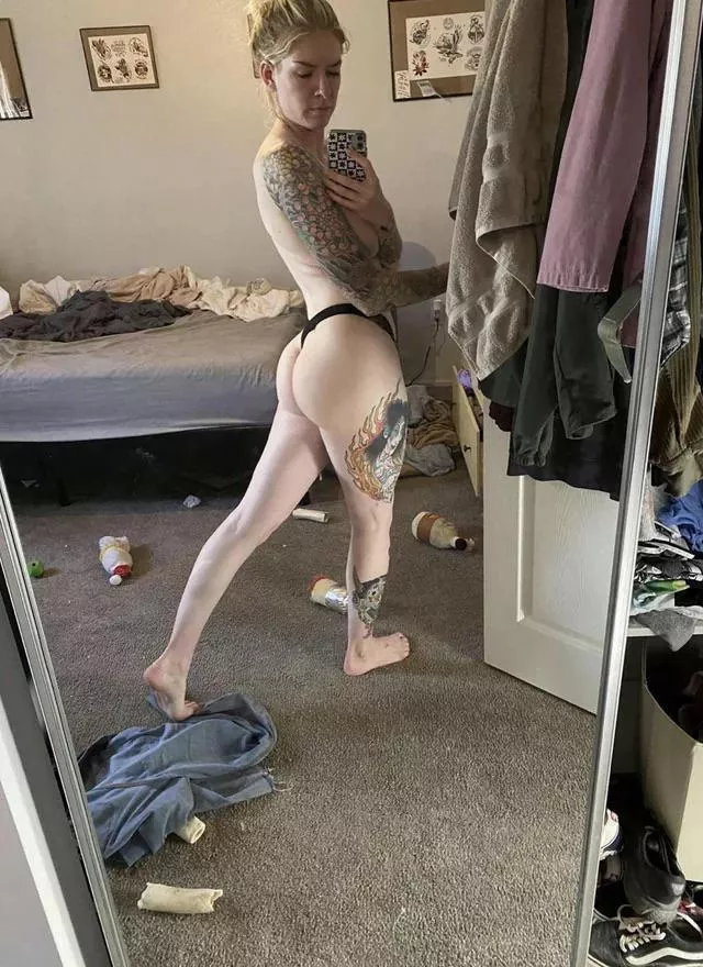 22F First time posting here! You can be nice (or naughty!) posted by DaringBitch