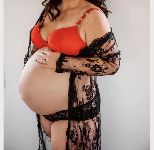 34 weeks... who wants to fuck me? by wisconsinmilf