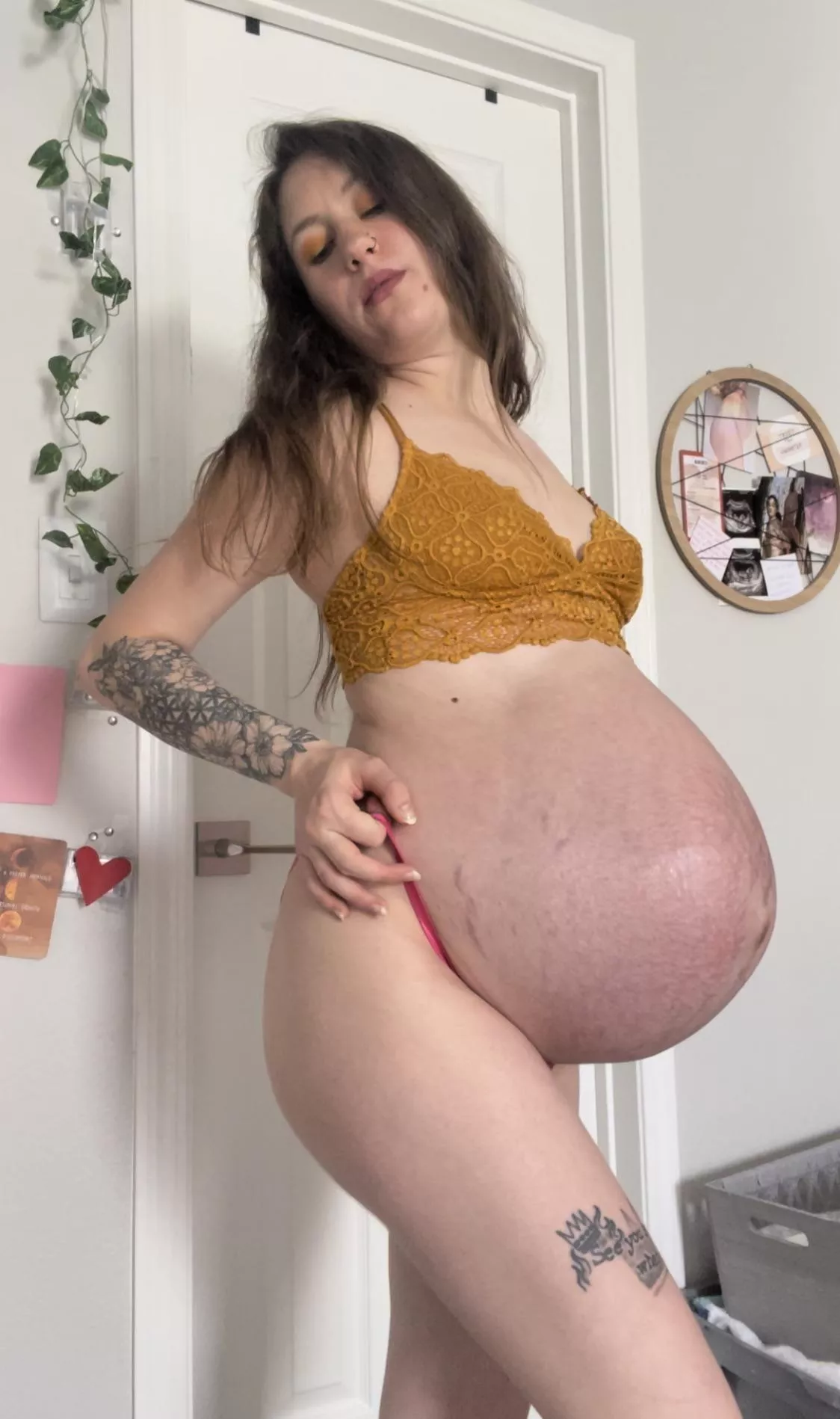 40 wks and counting 😋 posted by mysticfaeriexo