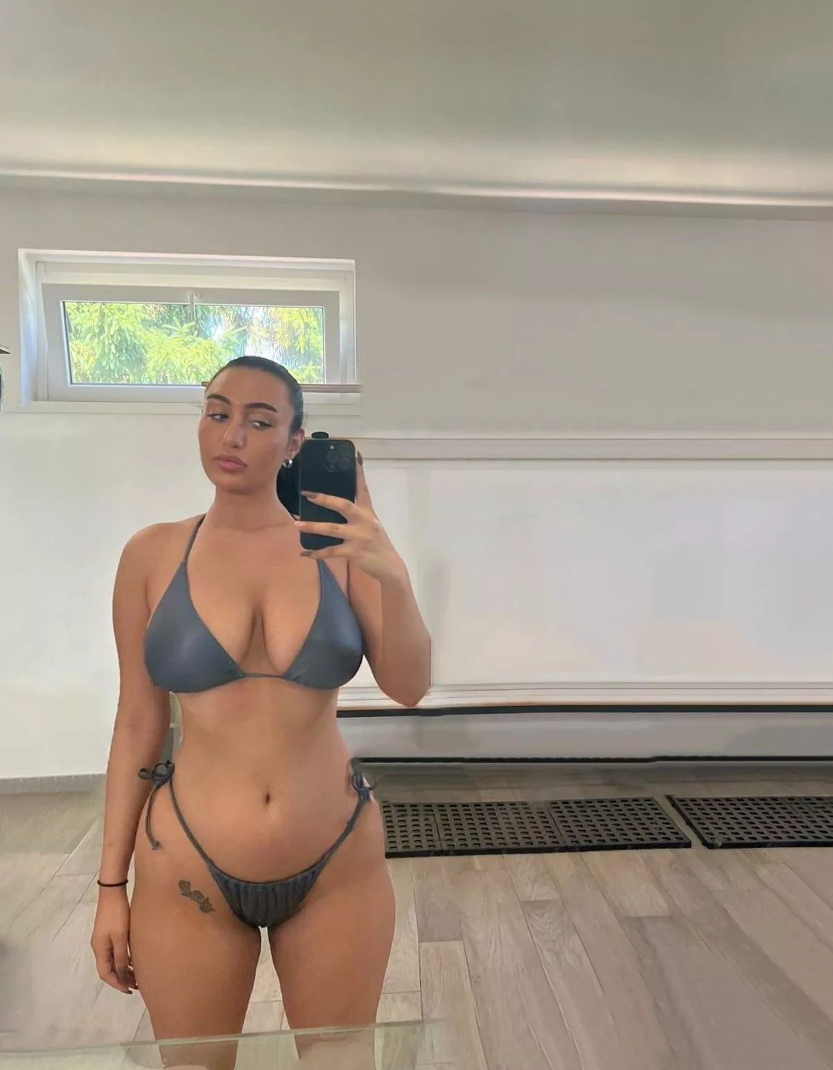 Am I a thick Latina? posted by PameliaMckinley