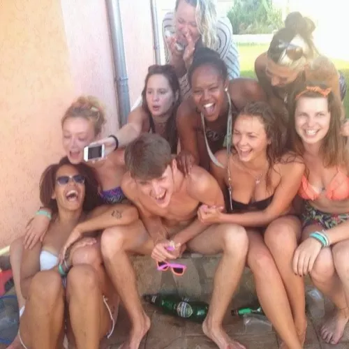 Amongst the girls by CFNMtoday