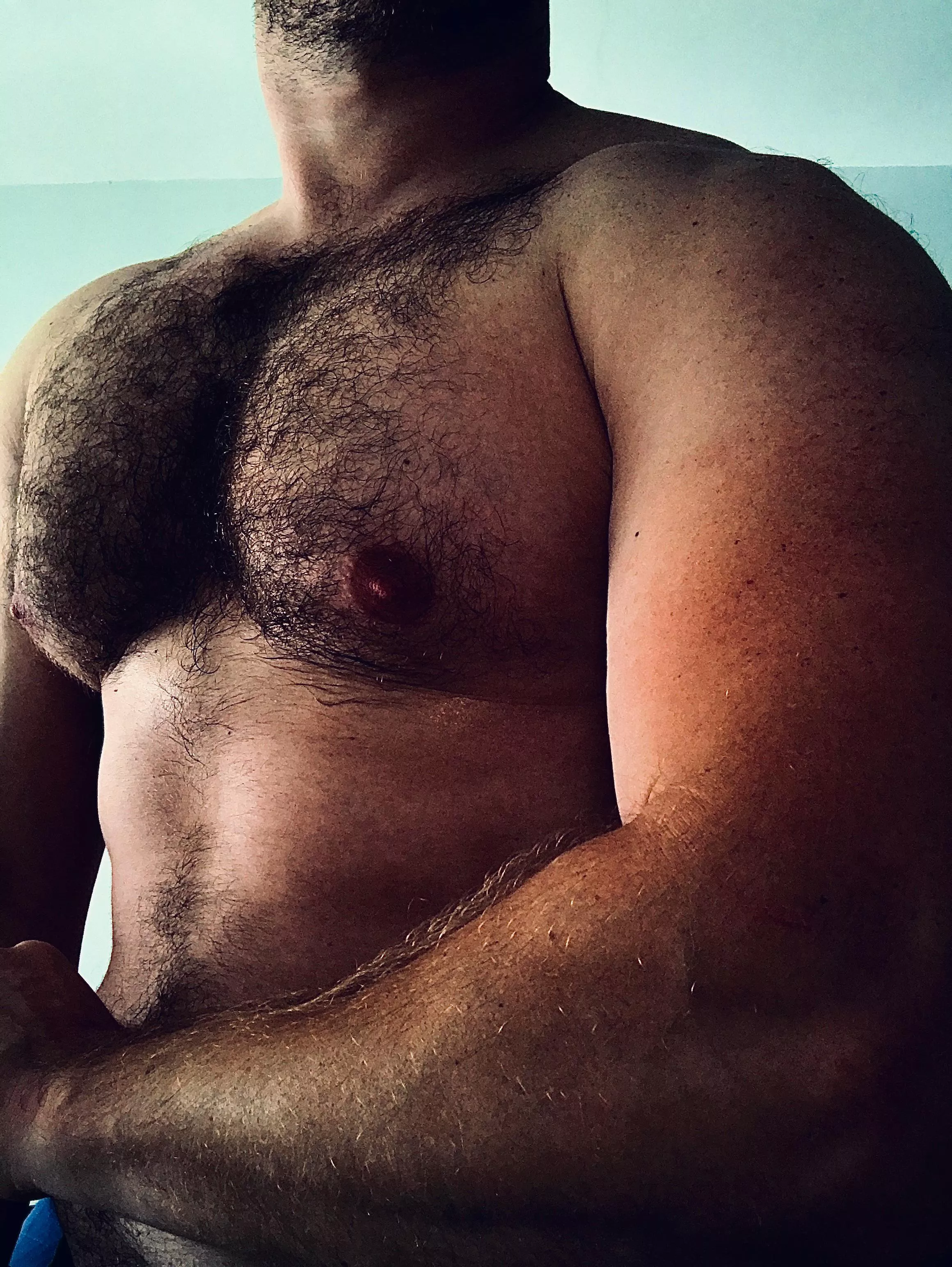 ape 🦍 chest posted by chepuey