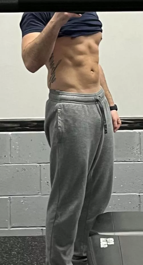 Ar[m] day, who wants to join? 💪 posted by Fit_Advertising8975