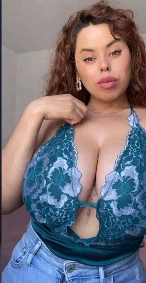 Cleavage posted by efin_maphia3