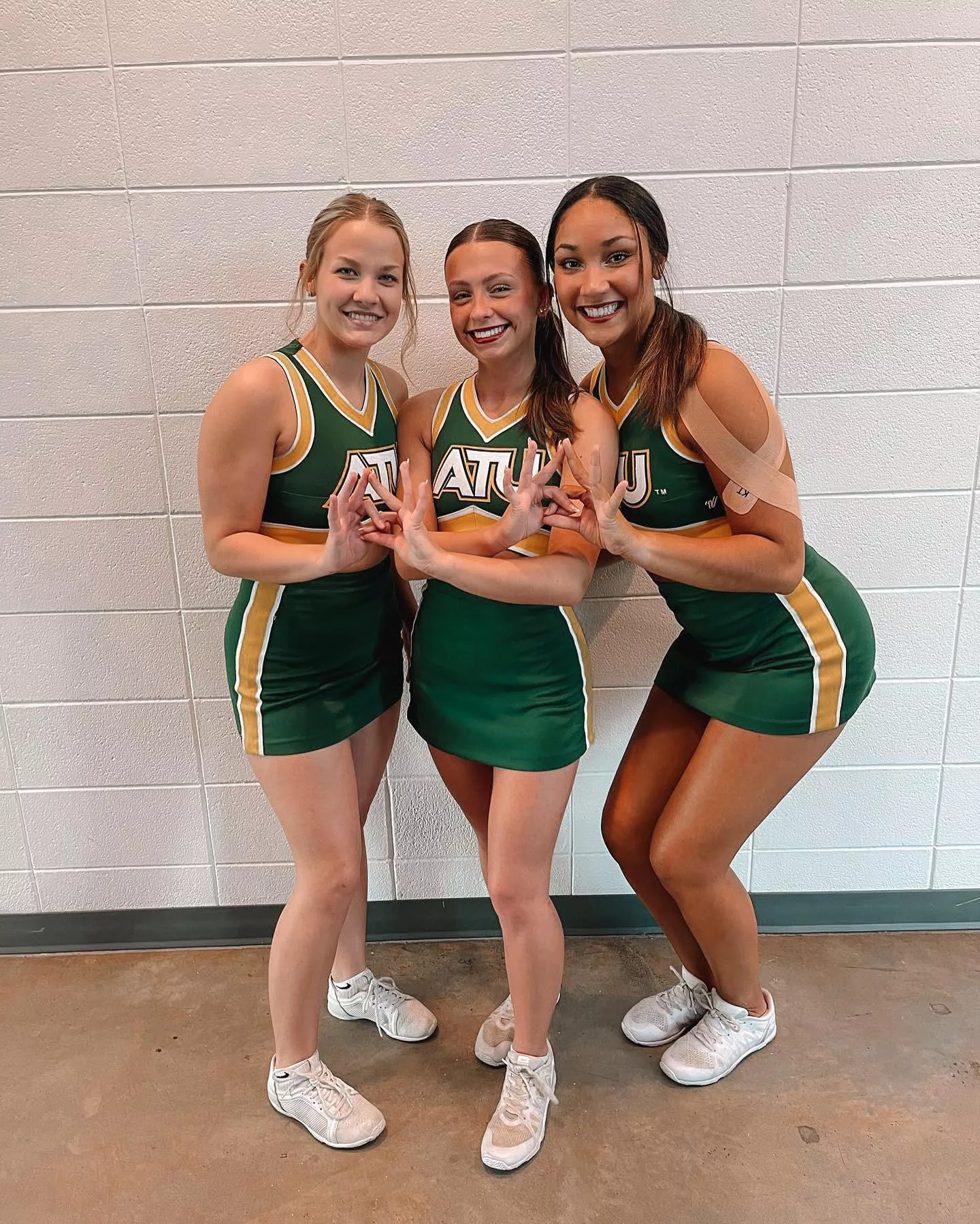 College Cheer posted by whitetoweltw