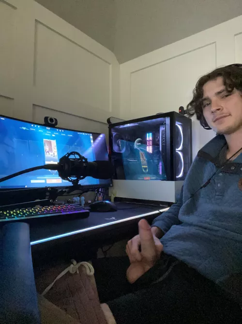 come play with me.. [18 bi] by ryansalt124