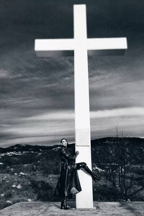 Cross... by darkindigori