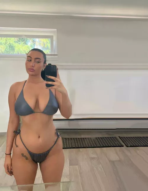 Do you like young thick Latina girls by PameliaMckinley