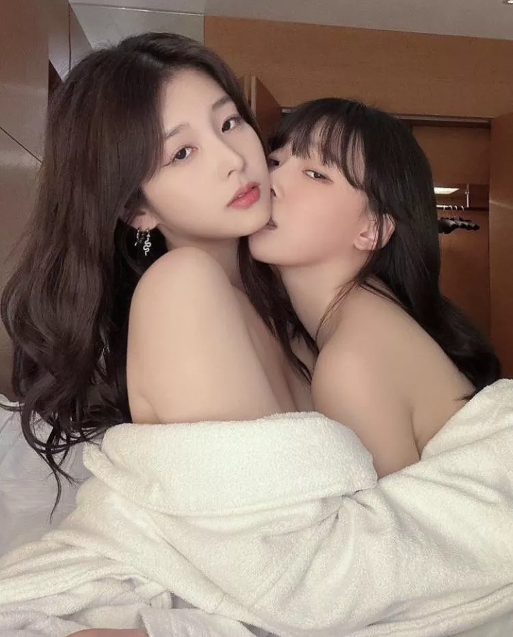 Does anybody know who these are? posted by RandomGuyHere9001