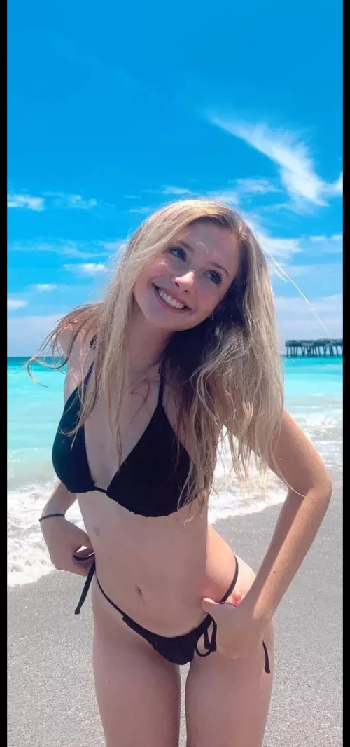 gorgeous babe by Fantastic_Aside_3478