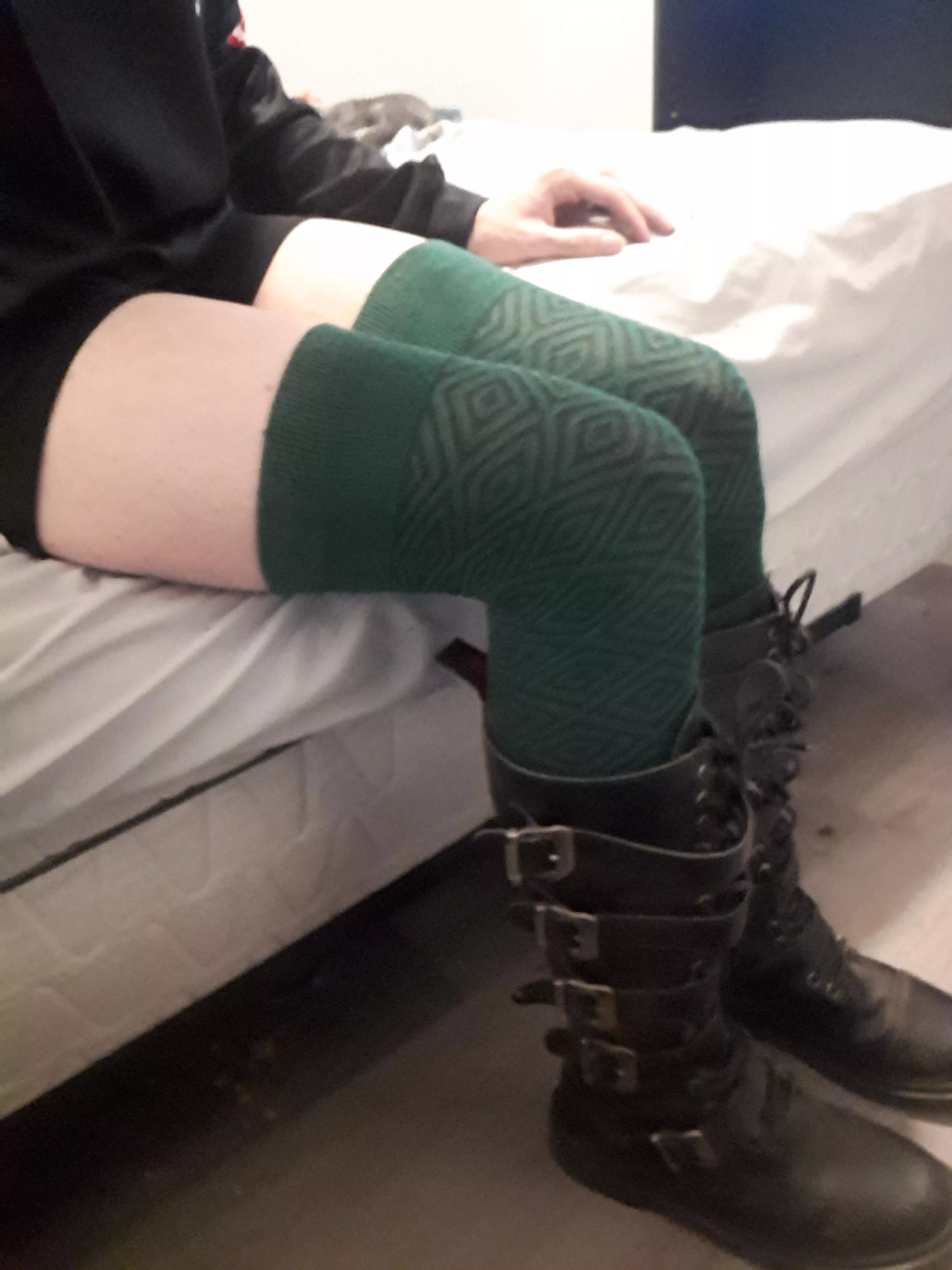 green is a nice colour fight me posted by slapping_legion