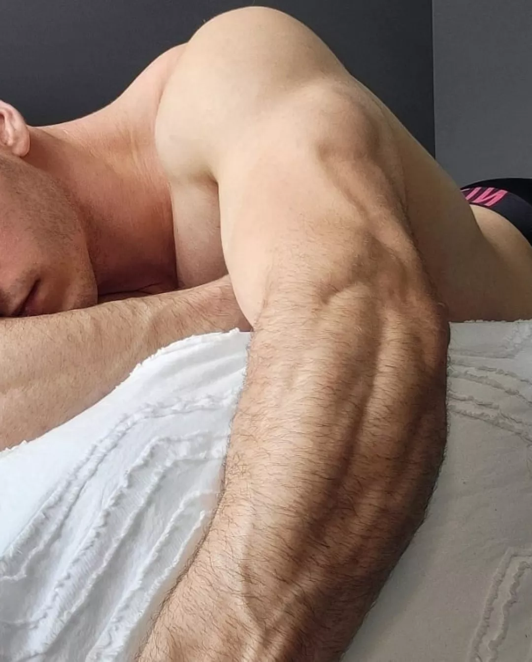 Hairy forearm 😜.. posted by John_fitness91