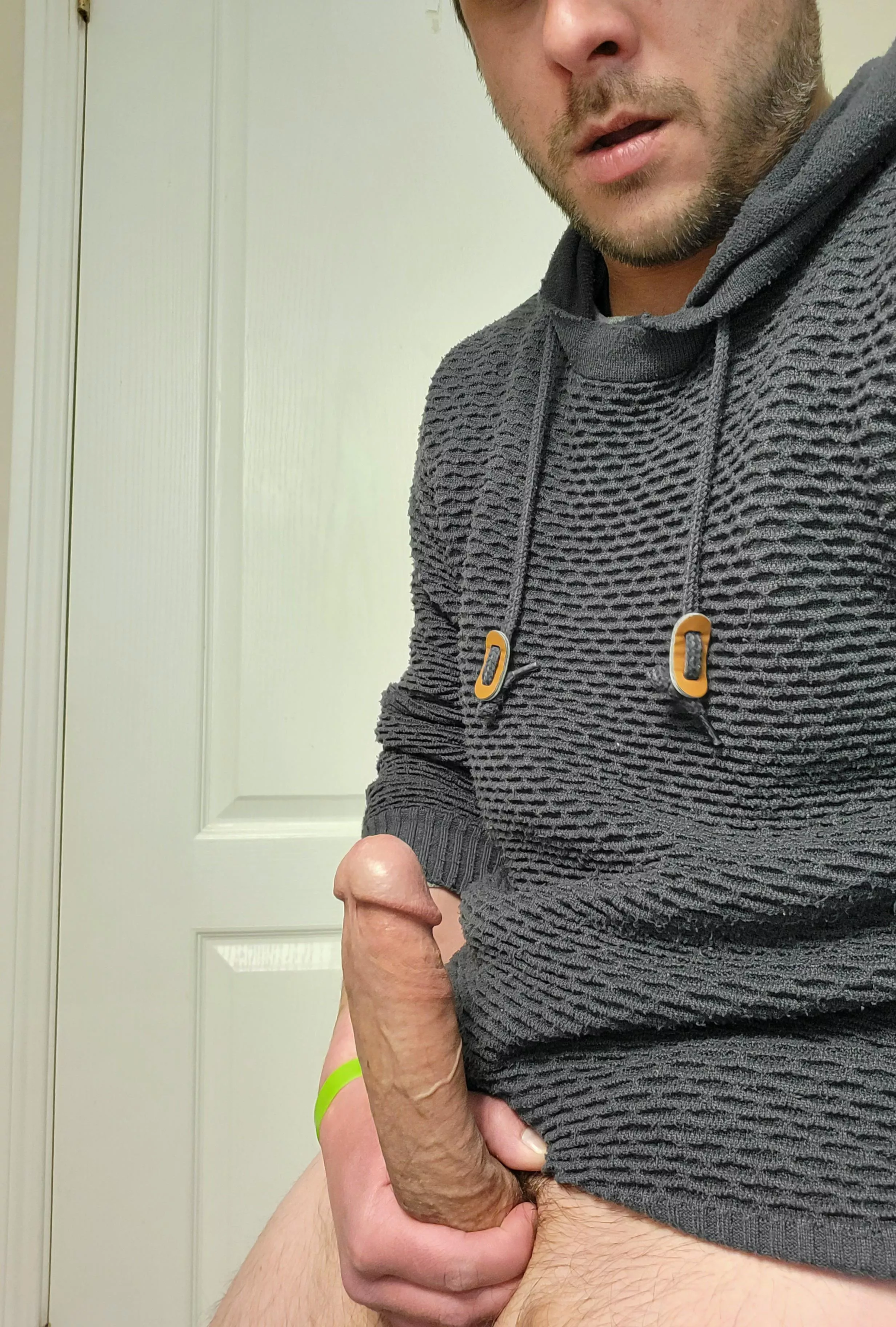 I got that girth posted by Justgetoff13