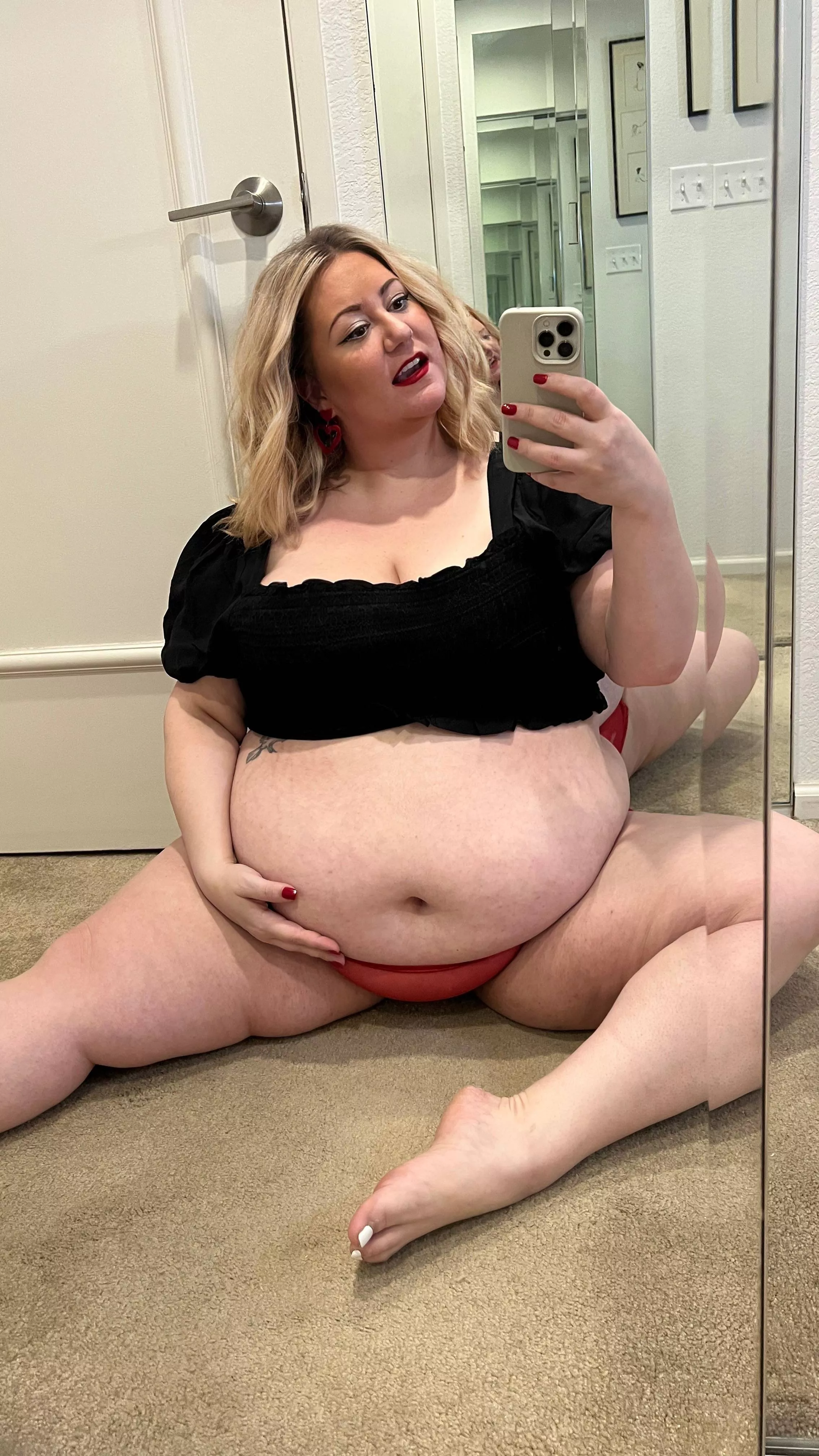 I hope you don't mind a girl with lots of curves posted by parkerhartley