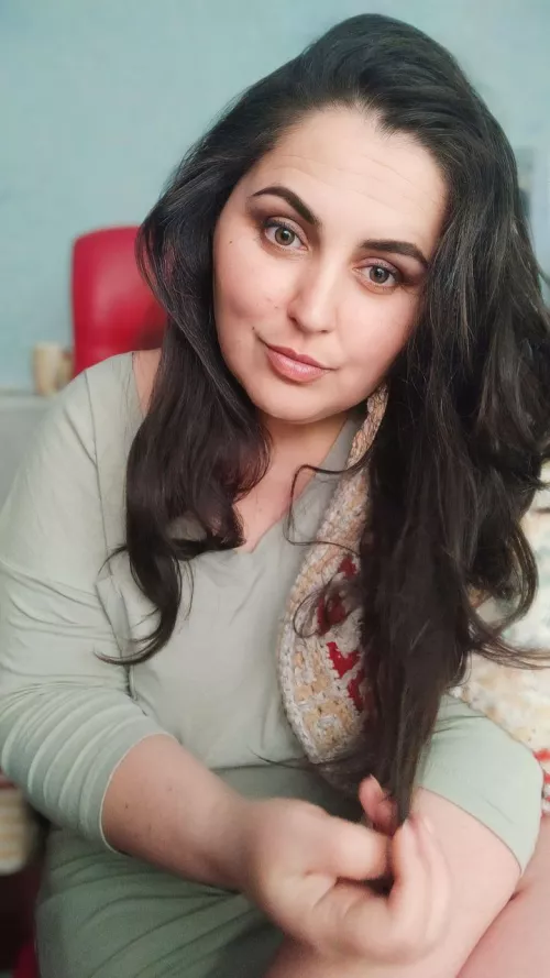 I've been trying to style my hair. All that's left is volume. by Karinapovetrul