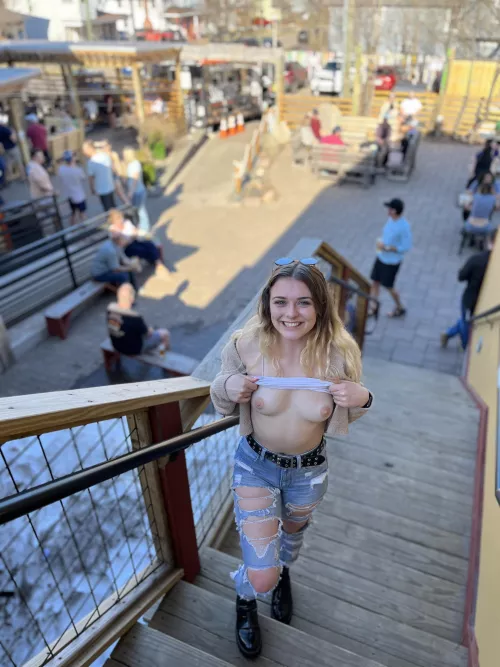 Just another girl who loves showing her boobs in public (: by Babykaittt