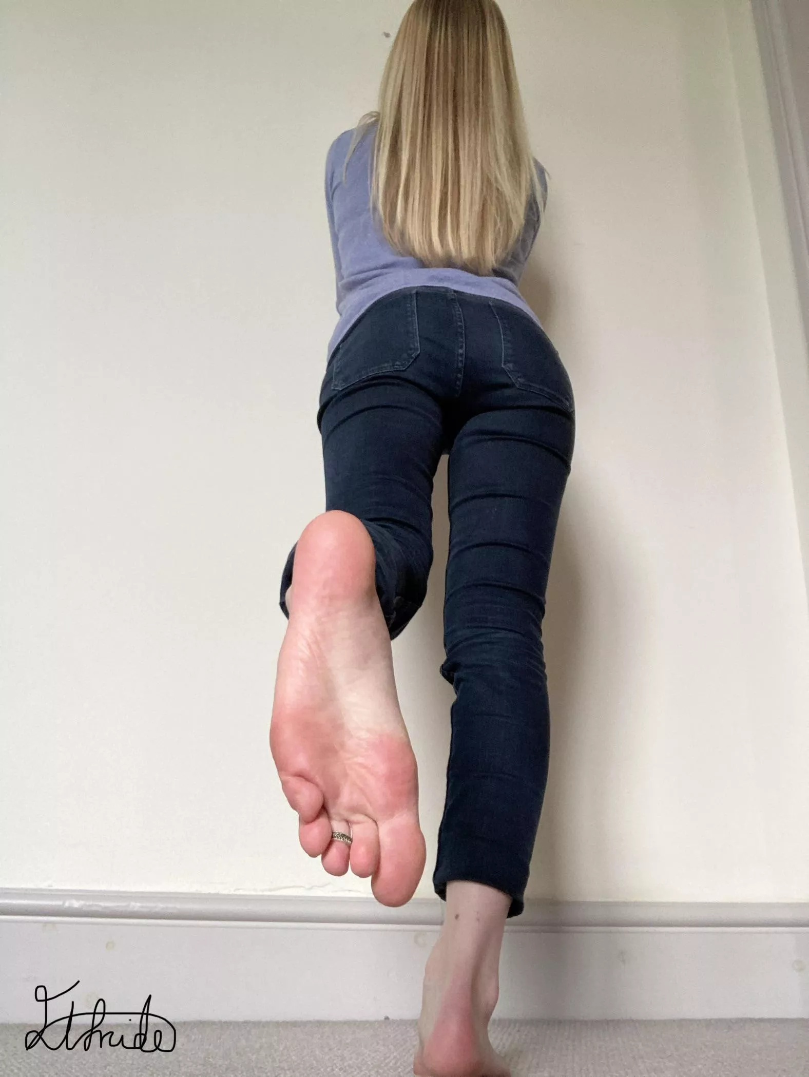 Lick or kiss? posted by Elfrida77