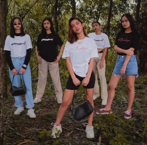 Matching shirts. Take your pick lets talk about who you like 😉 by DocumentRegular488