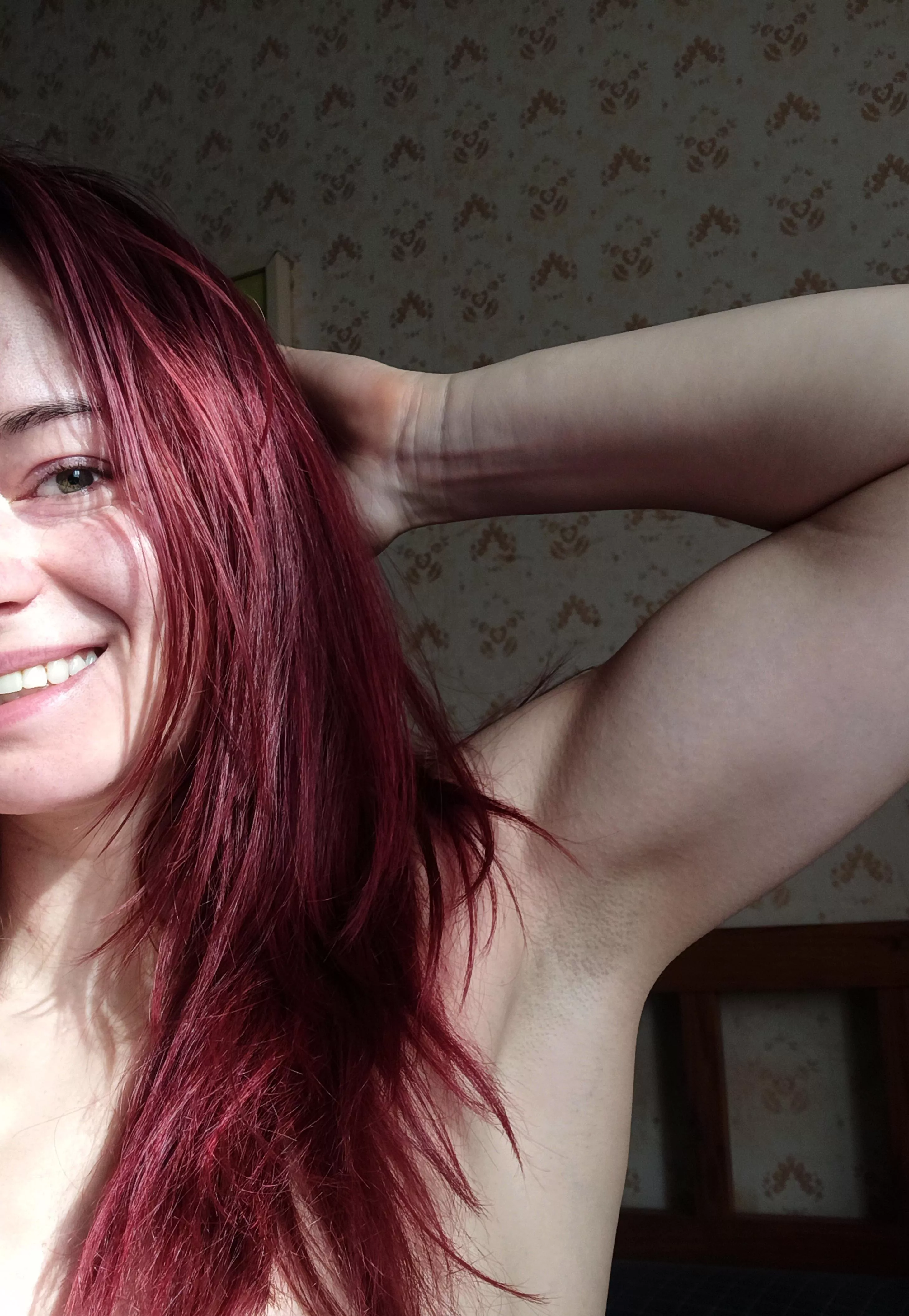 Morning armpit🤭 posted by RedSiFeet