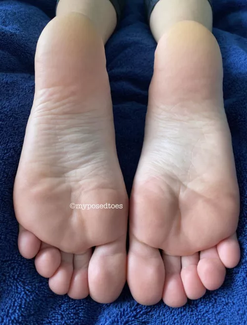 Morning sun kissed soles 🦶 by myposedtoes