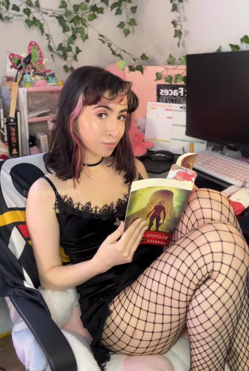 sending you telepathic messages that i want you to go down on me while i read…[f] by heartstamp101