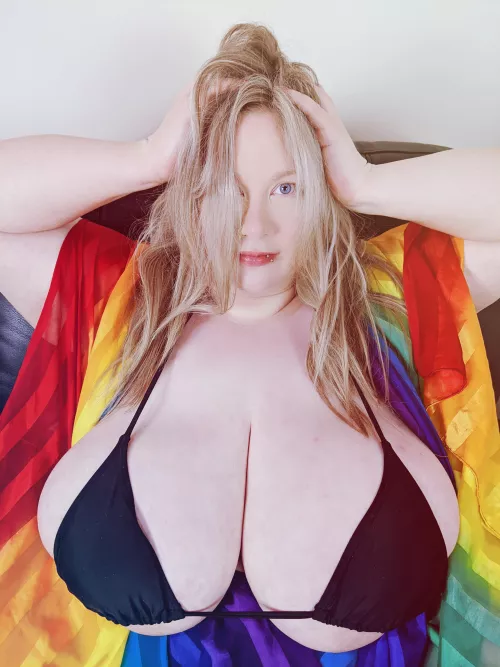 So much cleavage by Kcupmaverick