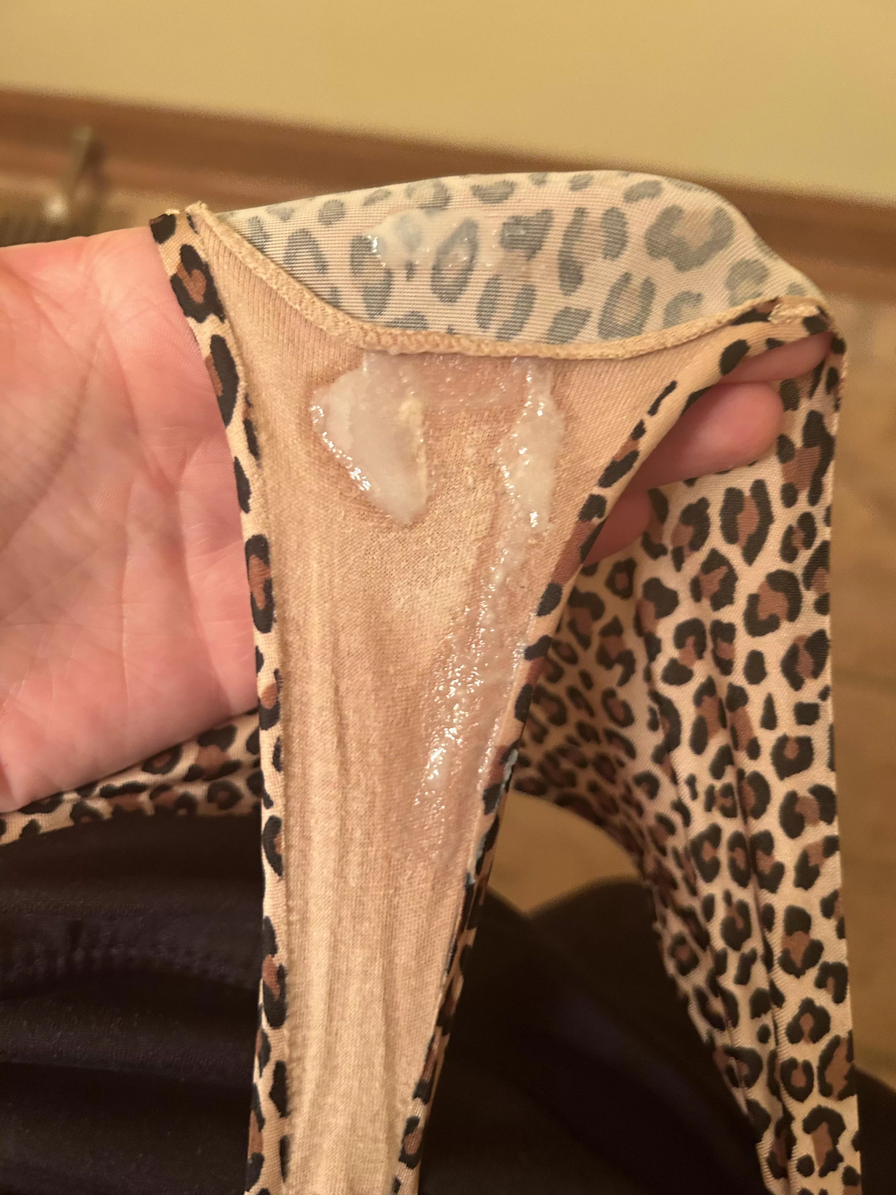 Soaking through slowly 🤤 posted by xraebby