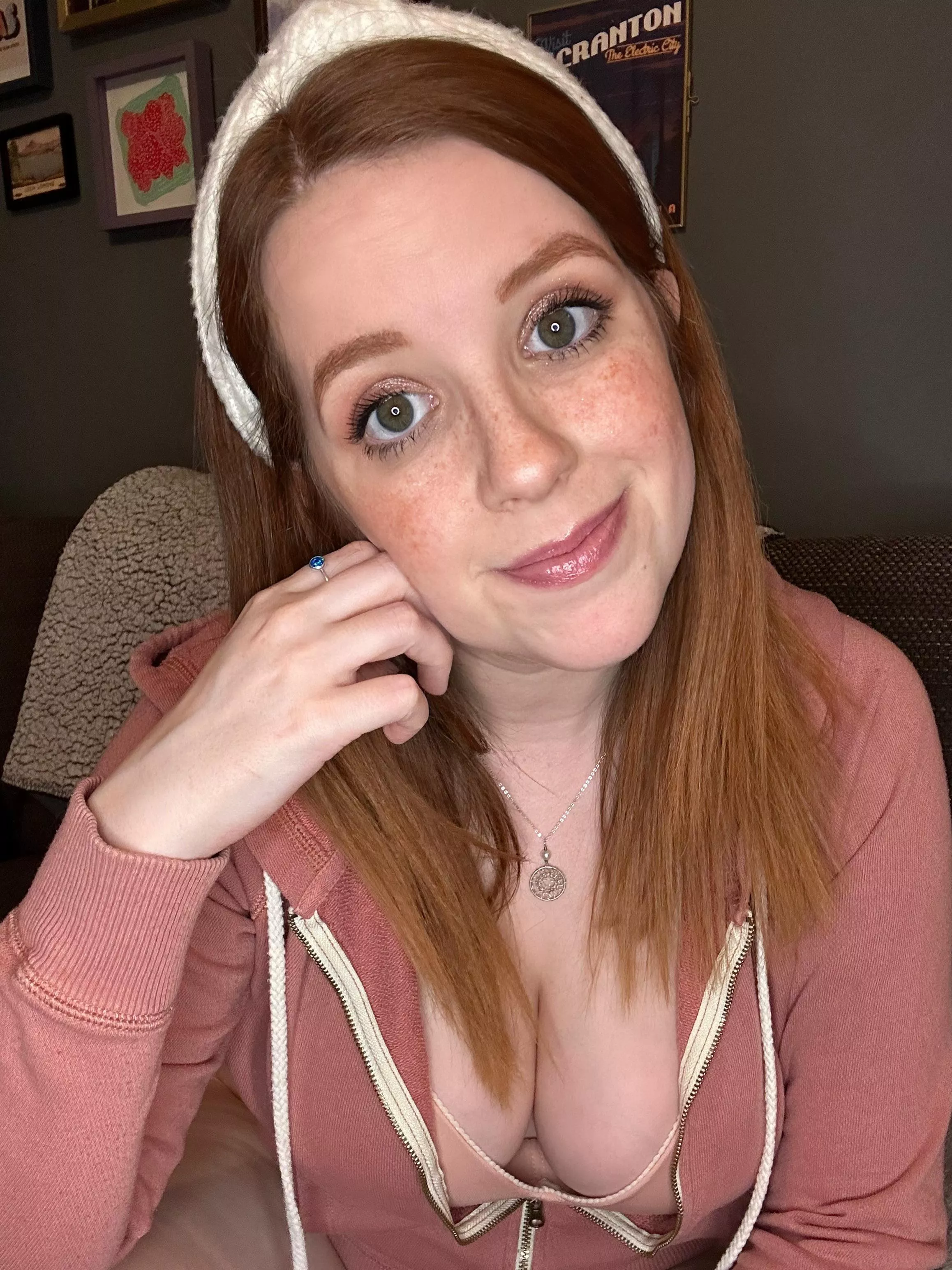 This is my “I’m a very good listener” face! [F] posted by snildeep