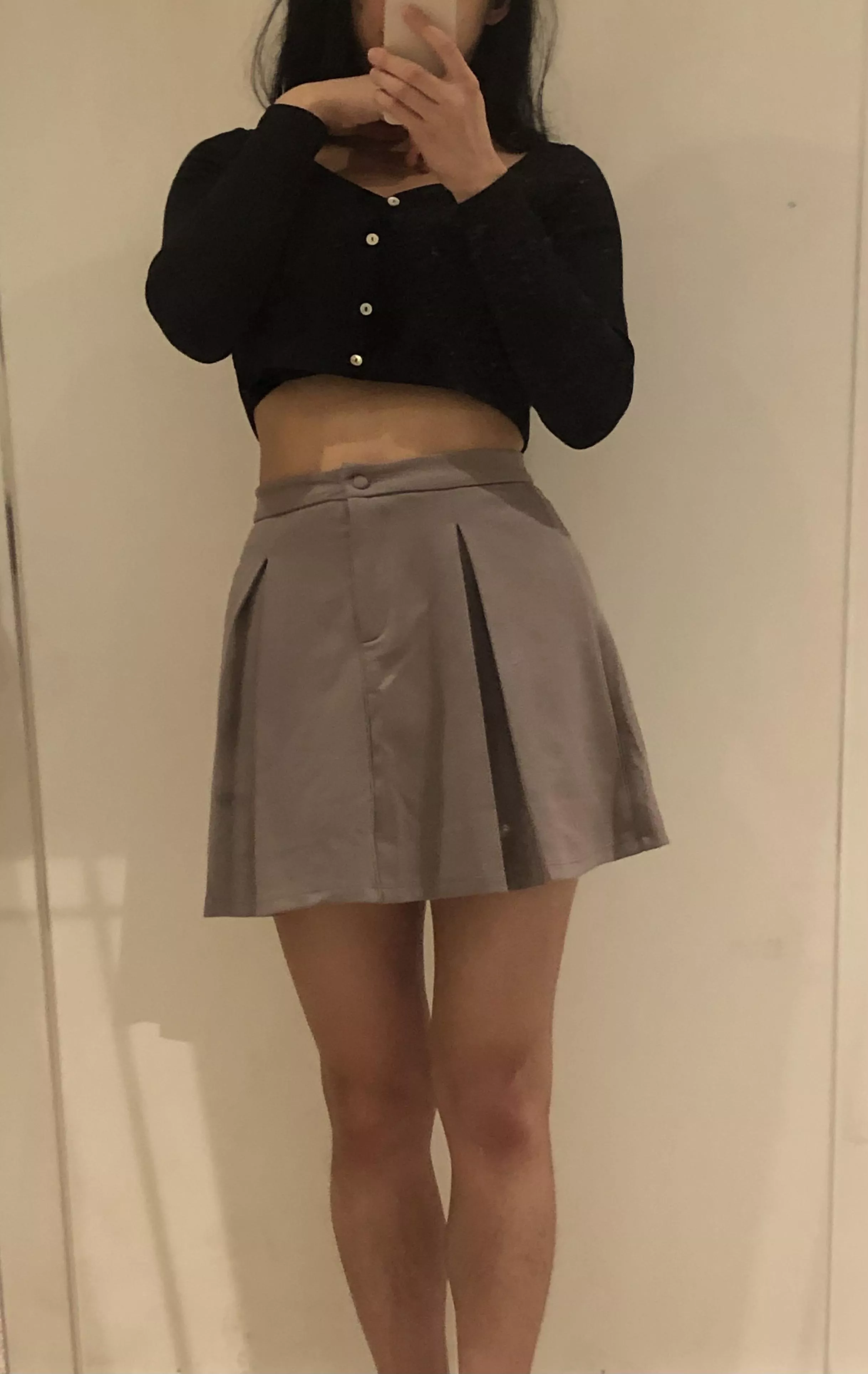 Today I straightened my wig and bought a new skirt! 💈🛍 posted by Vivchoco