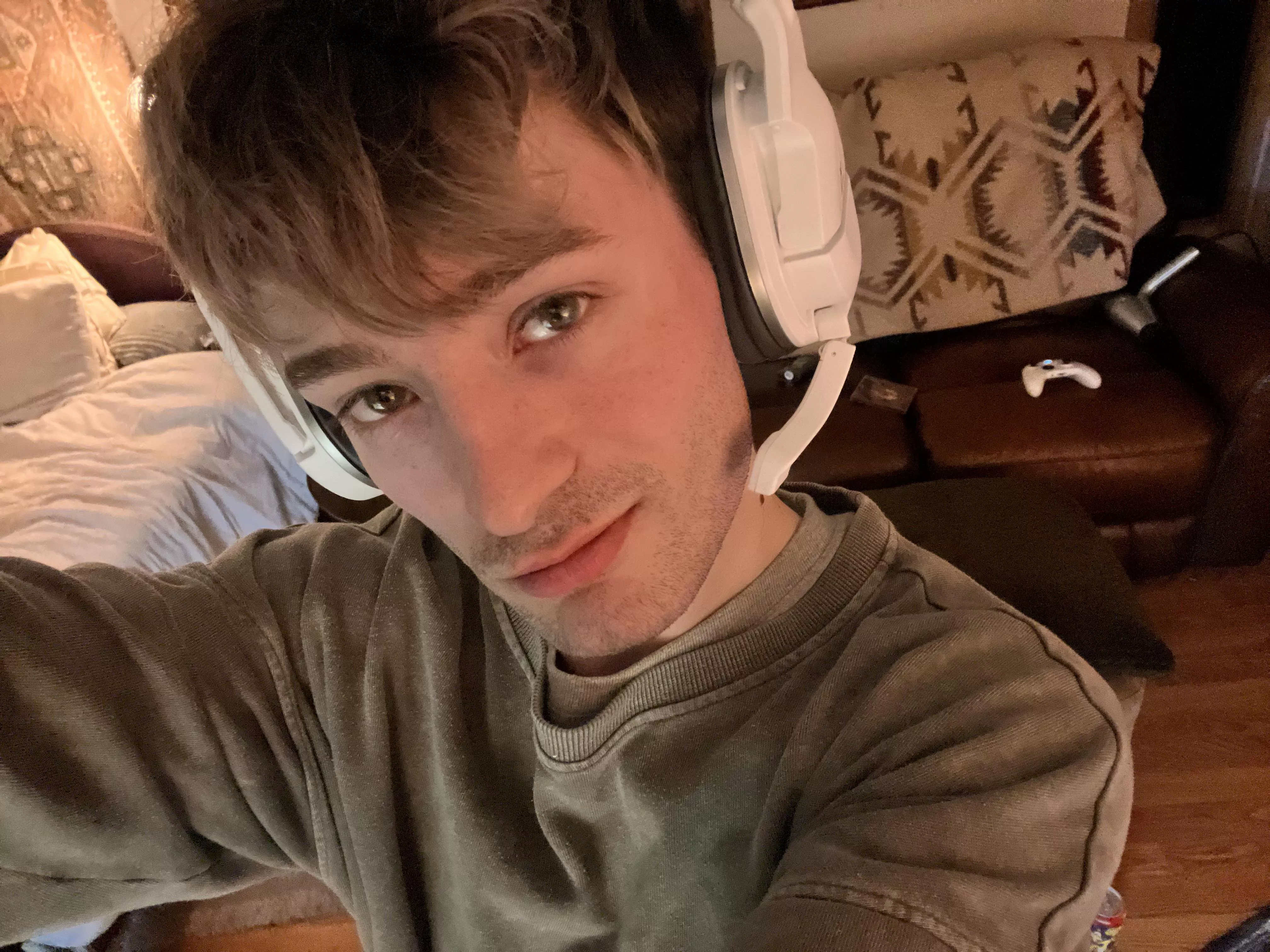 Wishing everyone a good and happy evening ^^ anyone game? posted by Reggumon