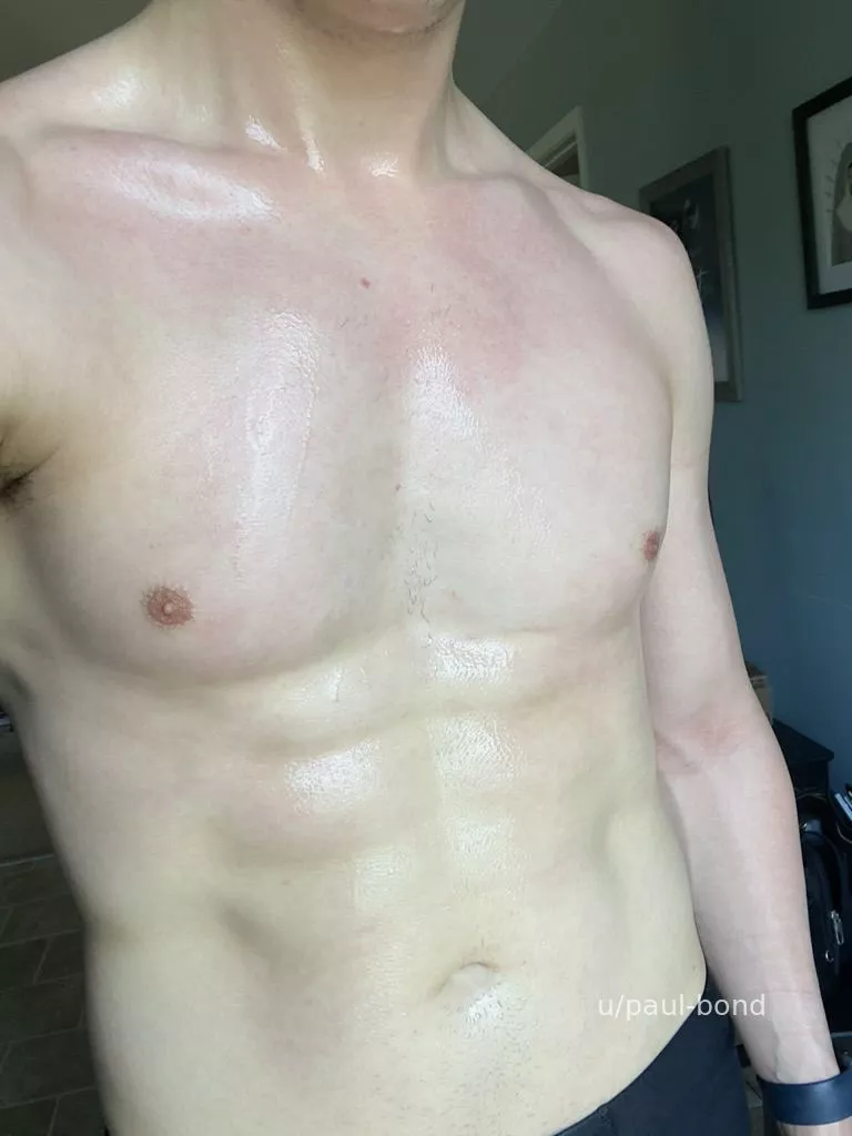 28M in Chicago // Smart, Intimate, Fit, Hung / in search of Pretty & Energetic women / can host & travel posted by paul-bond