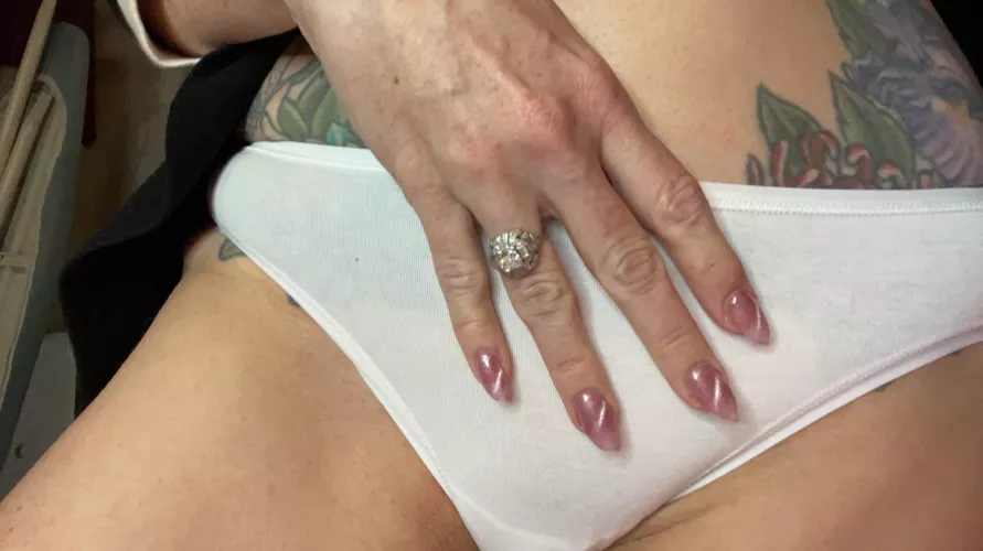 Do you like it when my wedding ring is showing? 43f milf, hotwife, cougar. by MrsKimC