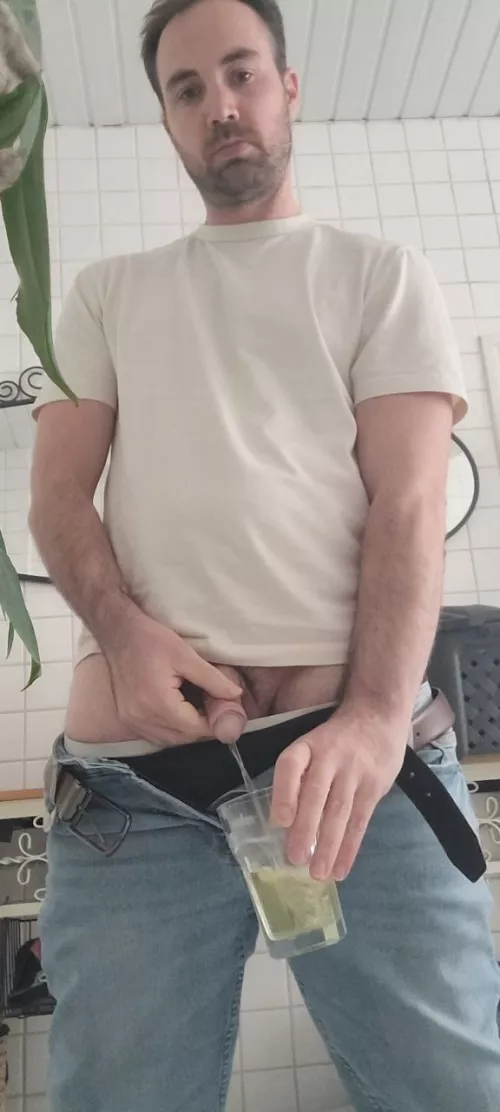 Filling my cup of tea💦 by Goldenjuicefag