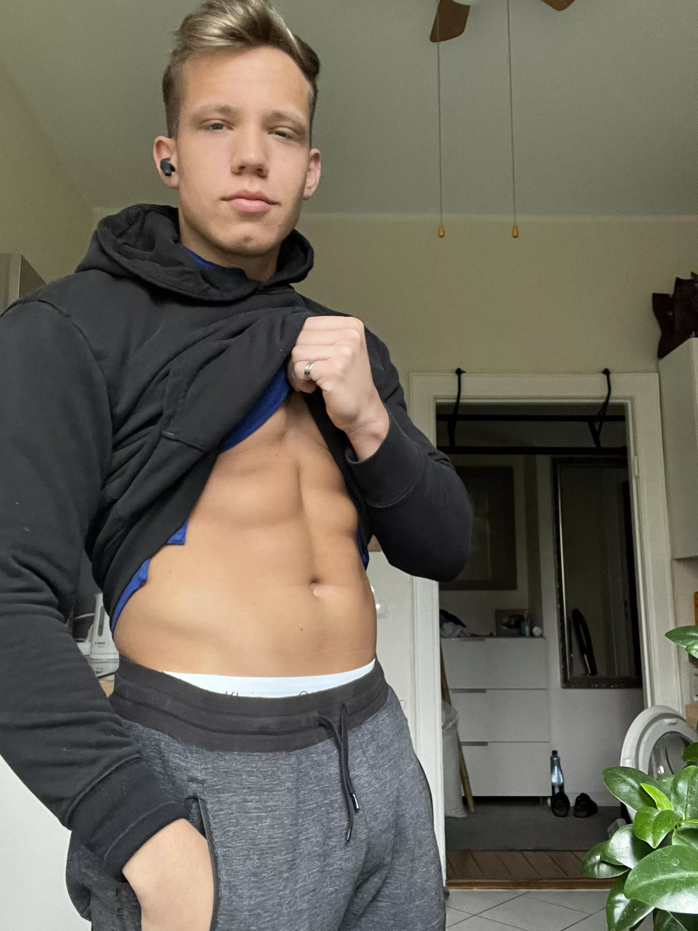 Good morning🔥 posted by Henry3182