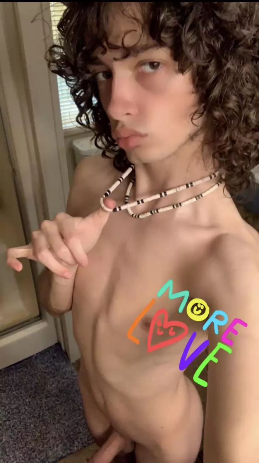 Hi there boys 😸 posted by CrystalKitty146