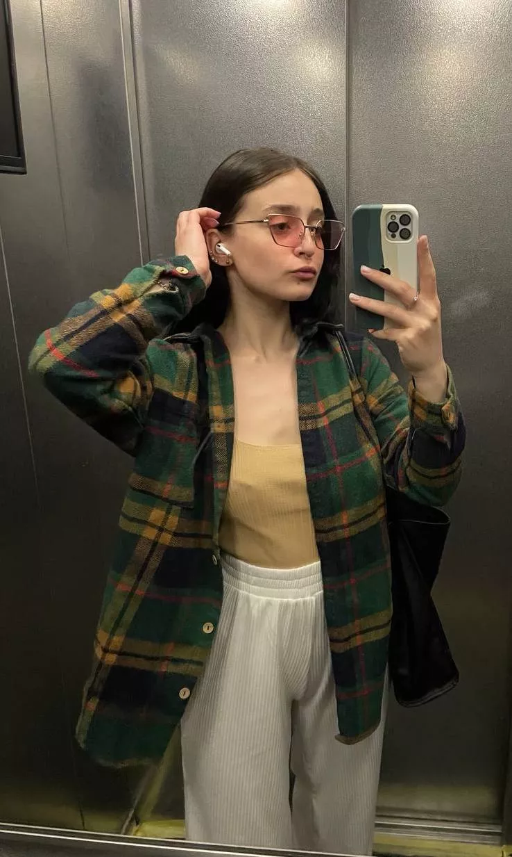 If you look closely you can see the piercing posted by deepfire36