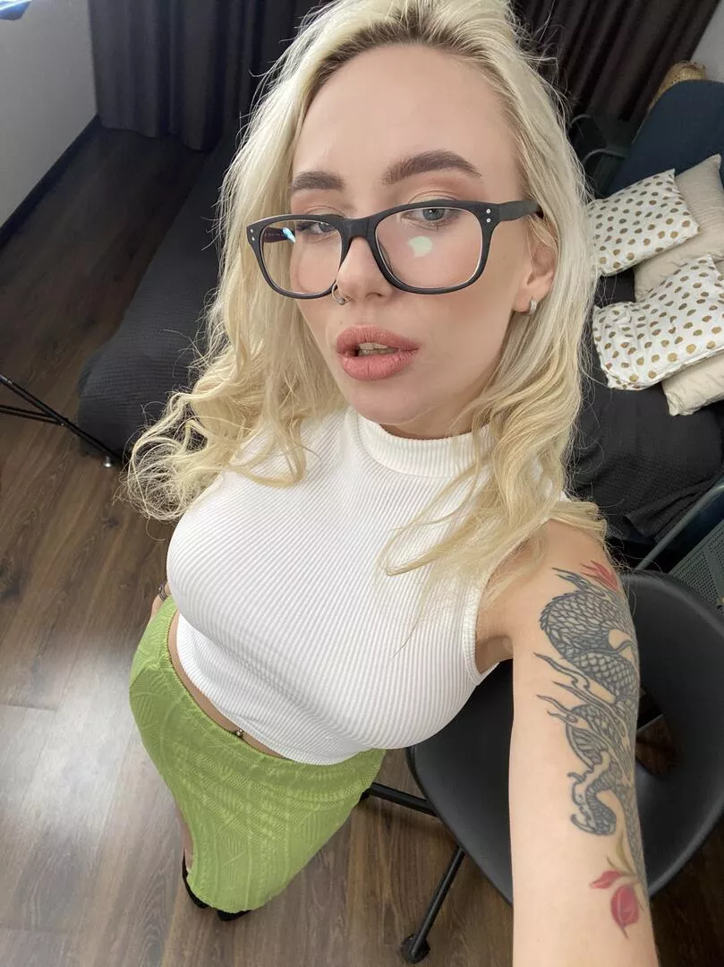 I'm here to make you feel good and happy posted by bella_mur