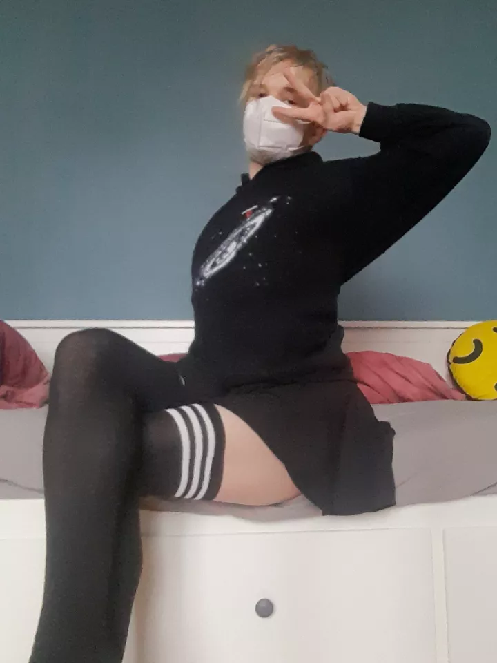 Just came out of the shower. Do I look cute? posted by NichtLinus