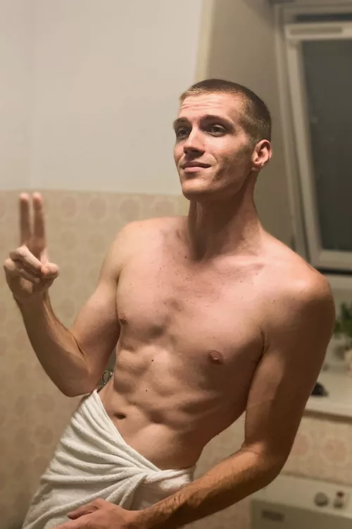 Just enjoyed a nice little bath, what could I do to convince you to come with me? by aloofizure