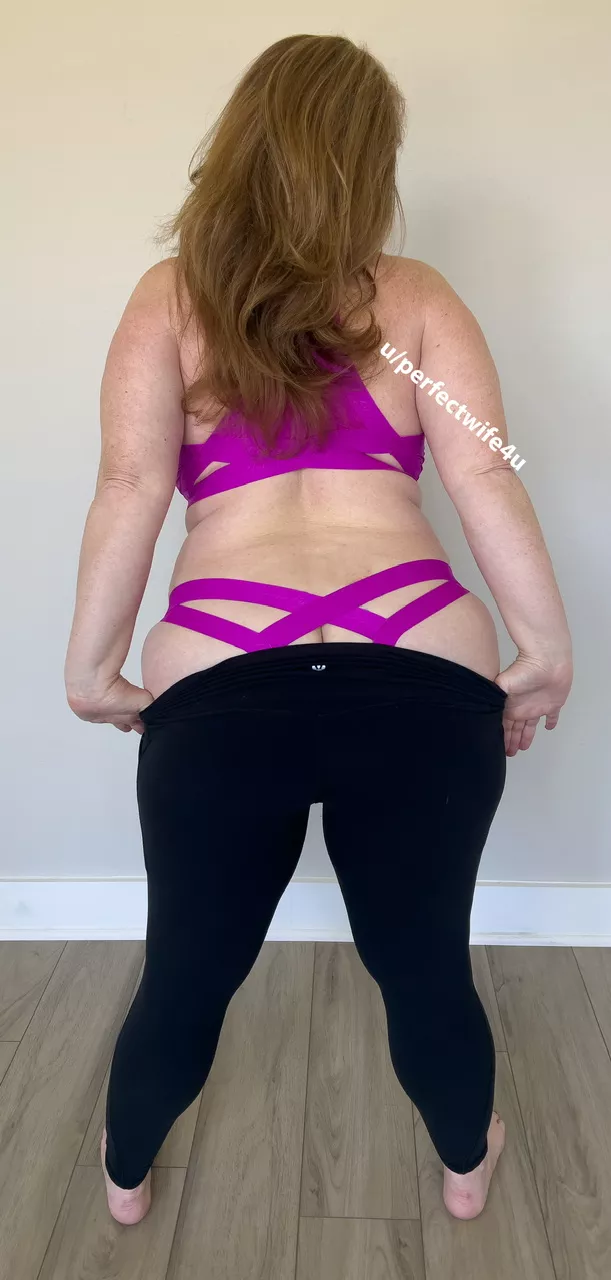 Let me shake my juicy mombod ass for you posted by perfectwife4u