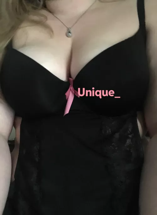 Little cleavage by Unique_Light_5711