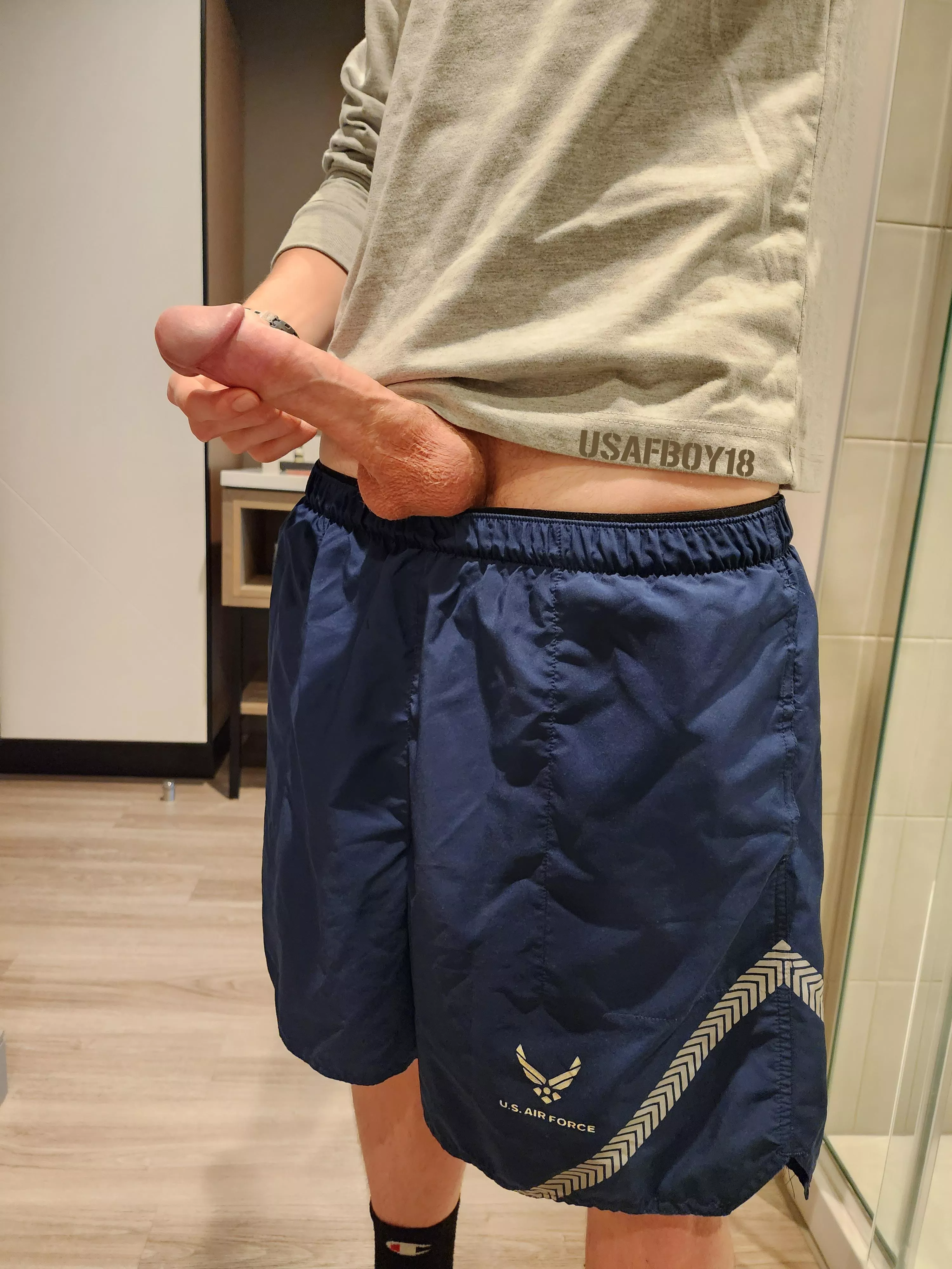 Meet my big fat Air Force dick. posted by USAFboy18