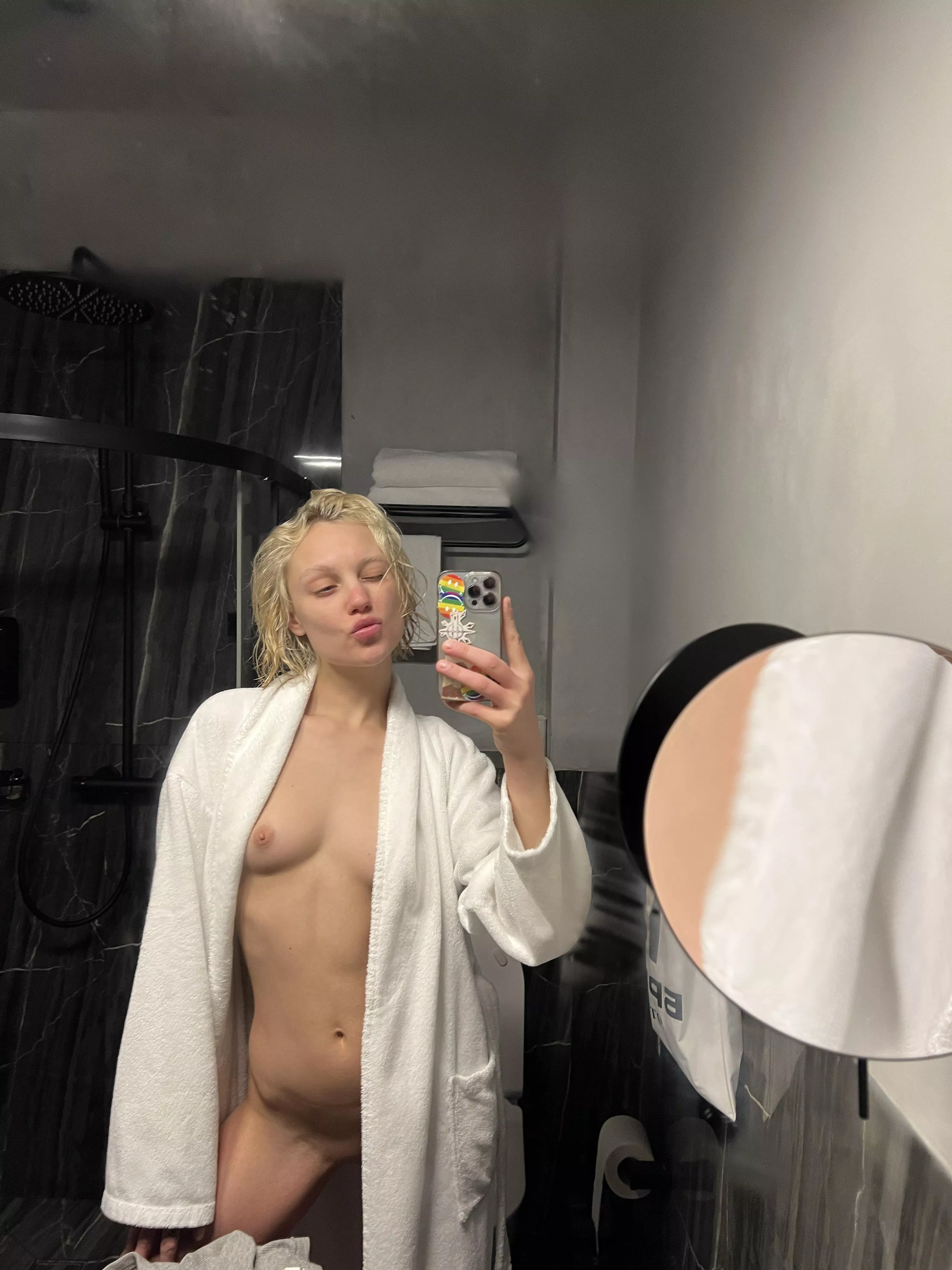 morning selfie 🤳 posted by muza_in_love