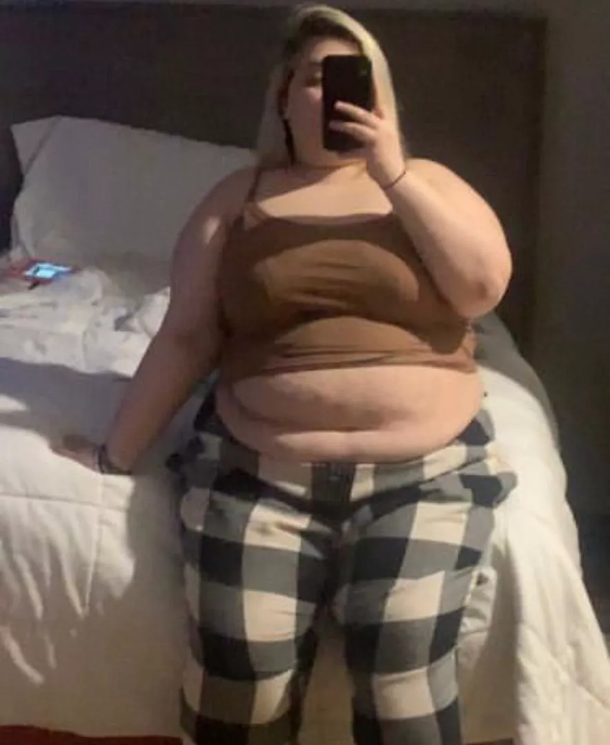 My belly is empty rn can someone feed me food😋🙂? posted by Huge_appetite