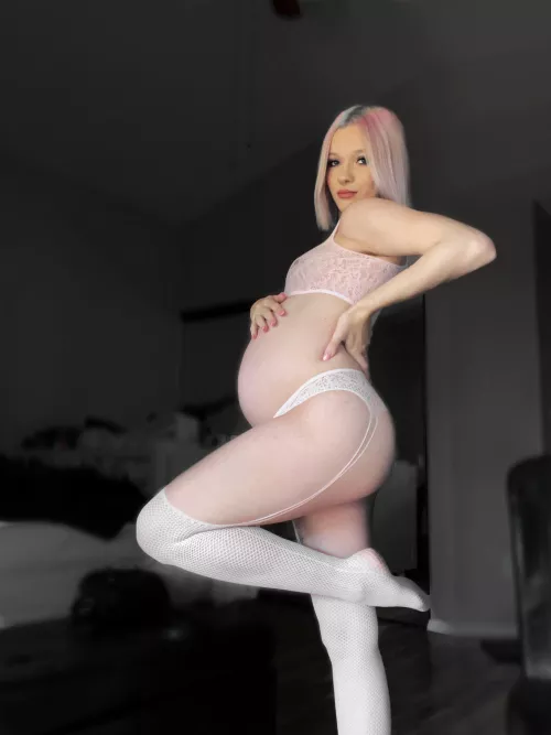 my boyfriend thinks no one would be turned on by a milf like me…let’s prove him wrong😈 by Peachyyshea