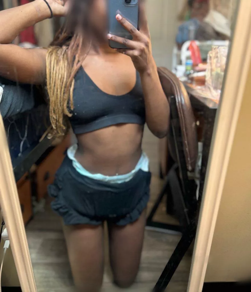 my diaper is peeking out 🫣 posted by pumpkincutiepie