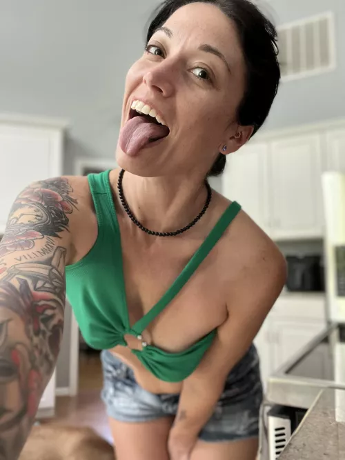 My mouth is open for pleasure 24/7😈 by Athomewithember