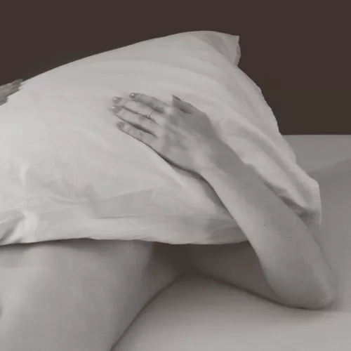 Pillow fight? 🙈 by HellfireLady