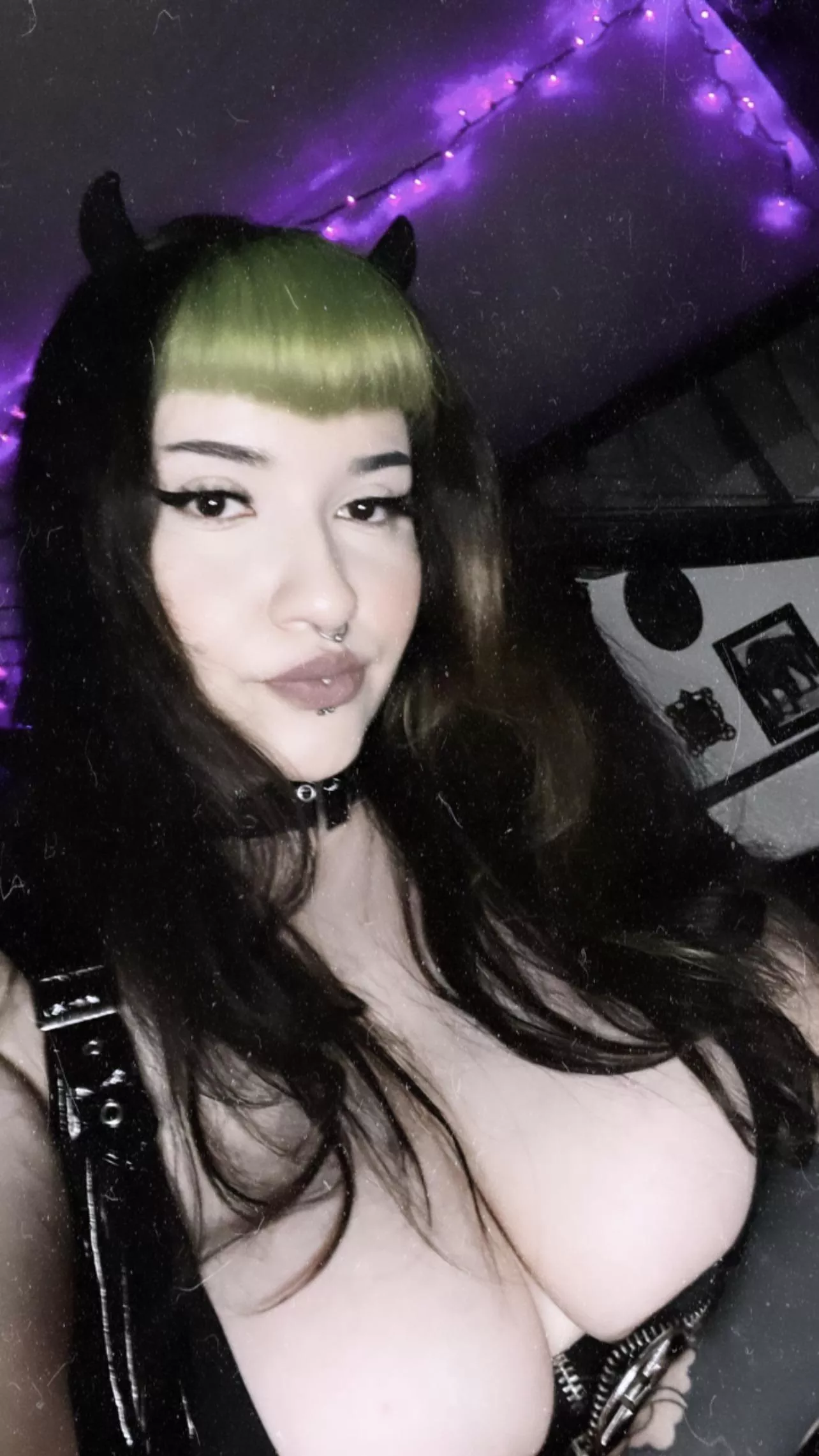 Pull them out 🫣 posted by SpookyHailey__